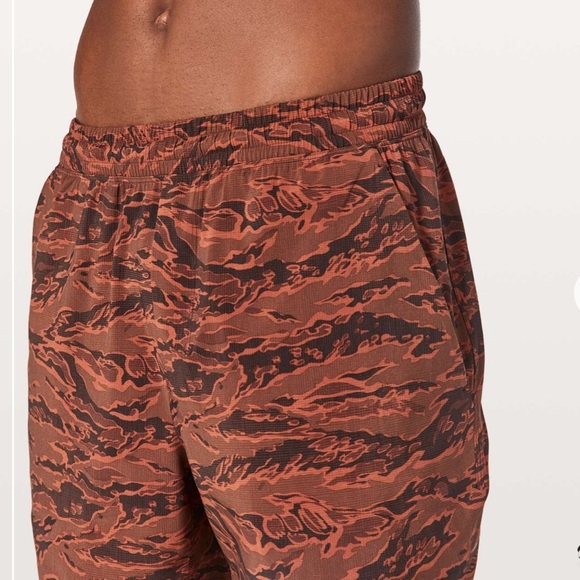 Lululemon Pace Breaker Short Linerless Tiger Camo 9 Inch Inseam - Picture 3 of 7